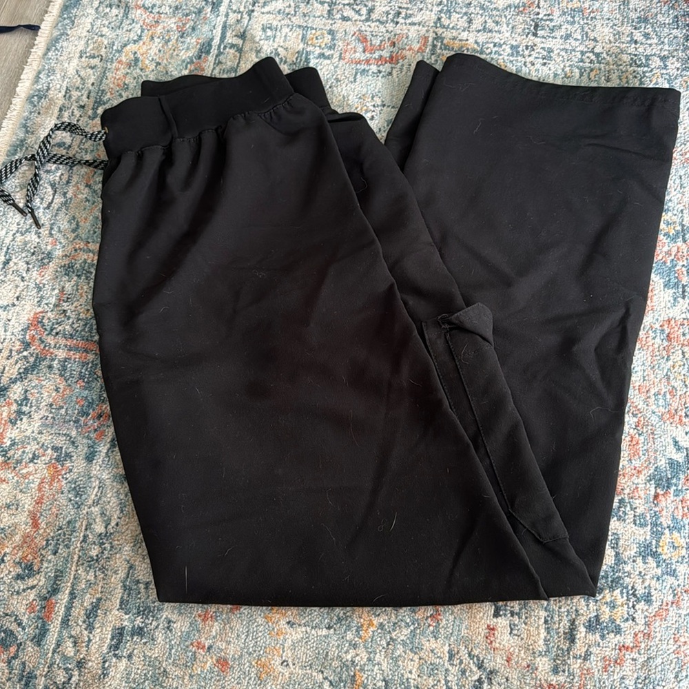 black jaanuu cargo scrub pants